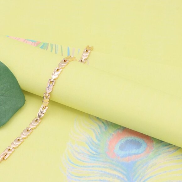 "Elegant Rose Gold Heart-Link Bracelet in Glossy Polished Finish, XPBL1091 - Picture 2 of 12